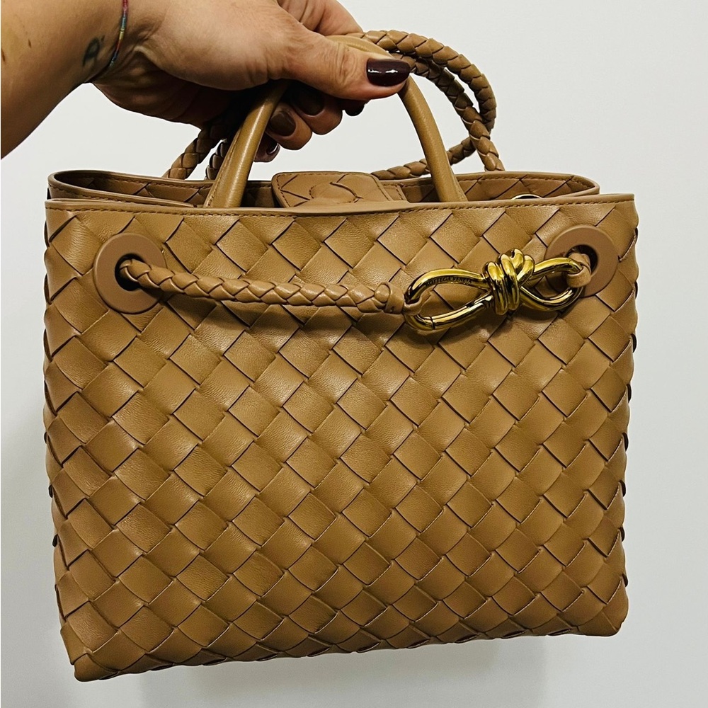 Bottega Veneta Andiamo size small beige